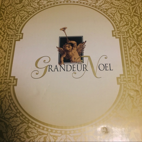 Collectible Musical Water Globe - Picture 8 of 11